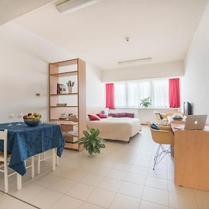 Deluxe Studio
